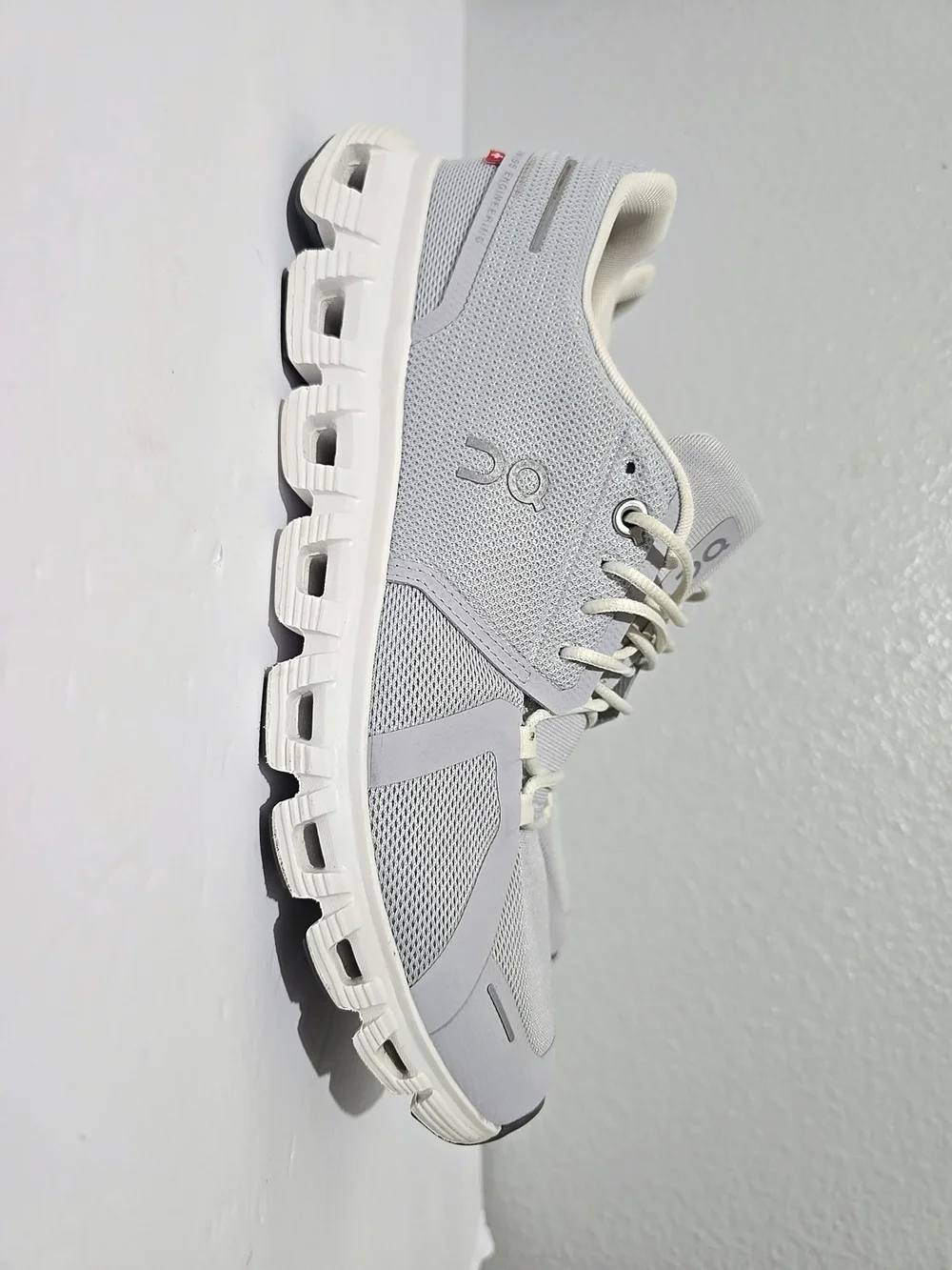 On Running Cloud 6 Running Shoes  Light Gray/White Women's Size 10